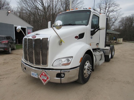 2015 Peterbilt 579 Day Cab