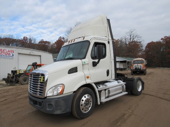 2013 Freightliner Cascadia 113 Day Cab