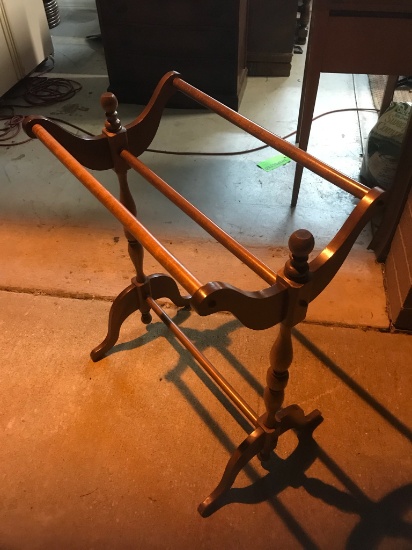 VINTAGE WOODEN LAUNDRY RACK