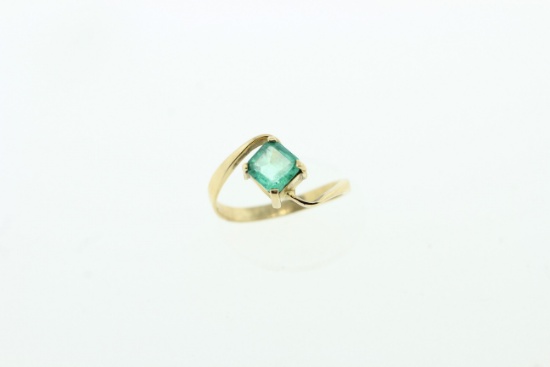 0.77CT SQUARE STEP-CUT EMERALD & 18K YELLOW GOLD RING