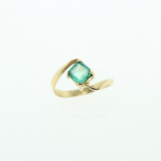 0.77CT SQUARE STEP-CUT EMERALD & 18K YELLOW GOLD RING