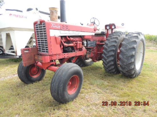 IH 1456 tractor