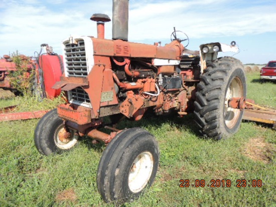 IH 1206 tractor