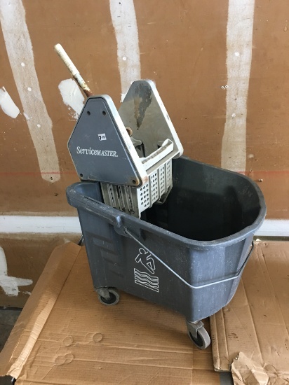Mop Bucket with strainer