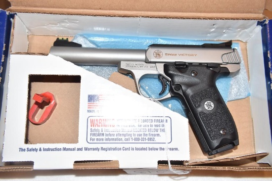 Smith & Wesson Victory Model SW 22 Victory; Target Pistol .22 LR in Box