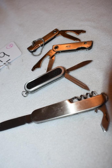 Grouping of 4 Folding Small Knives, Trimmers