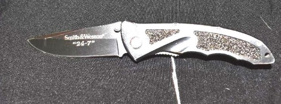 Smith & Wesson 24-7 Folding knife with lanyard hole
