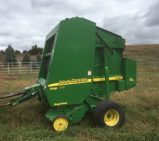 JD 567 Mega Wide Rd Baler