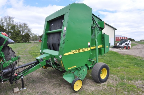 2003 JD 567 Round Baler
