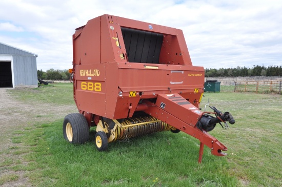 2002 NH 688 Round baler
