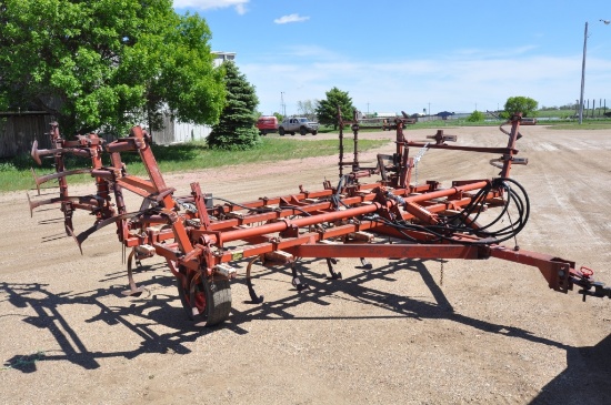 IH 43 19' Field Cultivator w/ harrow