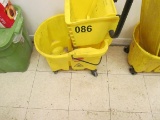 RUBBER MAID YELLOW MOP BUCKET