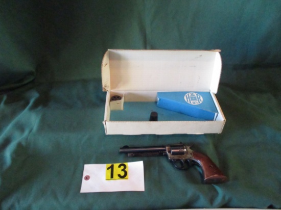 H & R MOD. 676 22/22MAG. W/ BOX