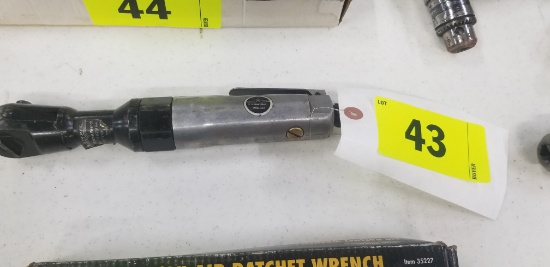 Central Pneumatic 1/2" Drive Air Ratchet