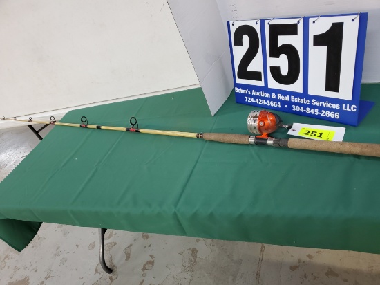 FUSION CLOSED FACE REEL W/ BERKLEY GLOW STICK 9' MED. HVY ROD
