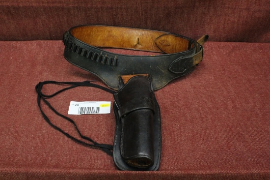 Casa Zea leather holster and belt. belt shows damage.