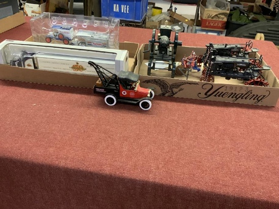 7 piece toy lot - Ertl Farmall Precision Series tractors (2),