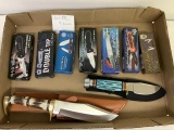 9 knives - 7 folding knives new in packages, 2 hunting knives