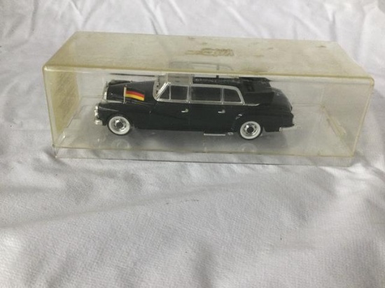 4 model cars - 3 vitesse/1 rio - european