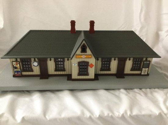mtd o scale lighted train station & auto parts storefront