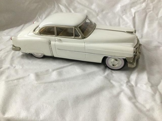 2 metal model cars - japan - 1 key wind - both