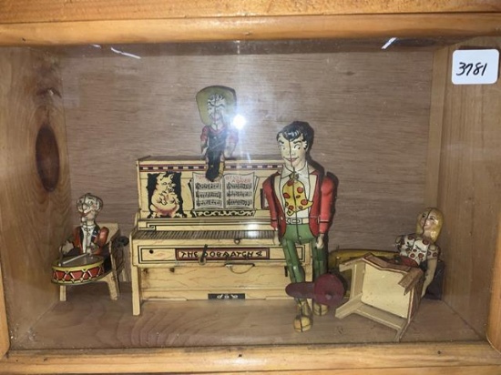 Lil' Abner Tin Litho Wind-Up  dog patch band