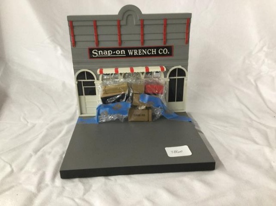 hot wheels snap-on service station & wrench diorama - both