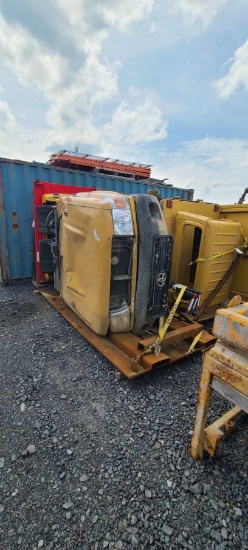 UT-03666 TOYOTA LANDCRUISER PERSONNEL CARRIER