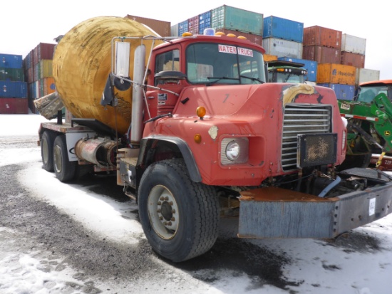 2000 Mack DM690S Water Service Truck