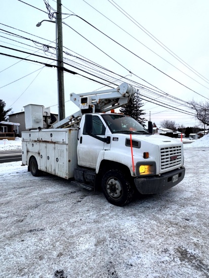 2008 GMC Bucket Truck