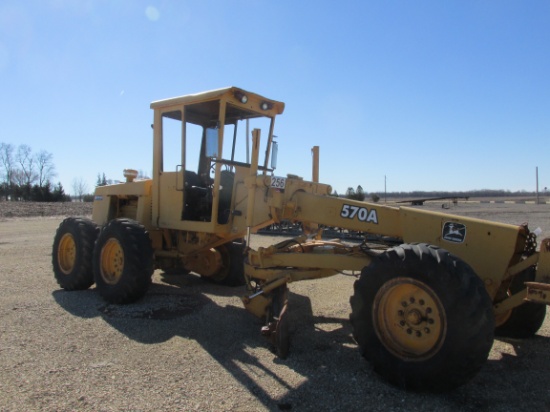 DEERE 570A