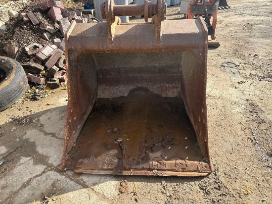 CF 46" Smooth Lip Bucket