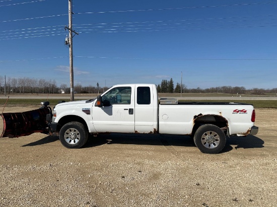 2008 Ford F250 Super duty club cab 4X4 pickup.