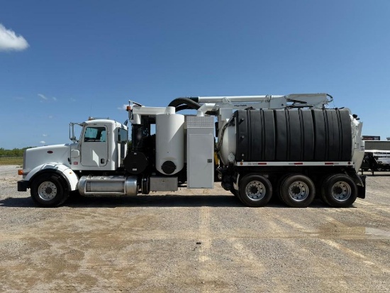 2014 Peterbilt 1600 MudDog Hydrovac.