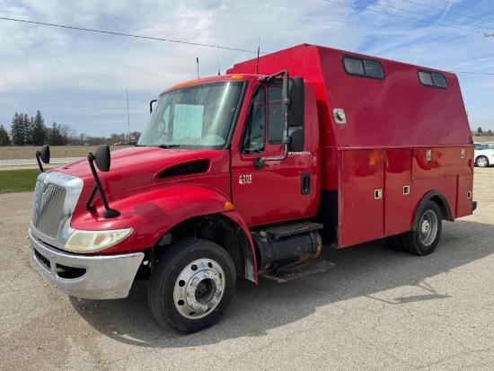 2005 International 4200 VT365