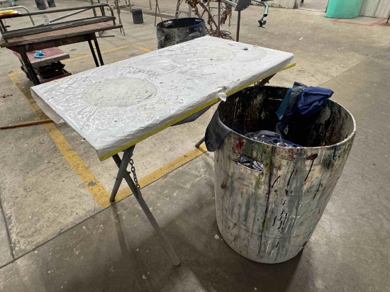 Stand & Trash Bin