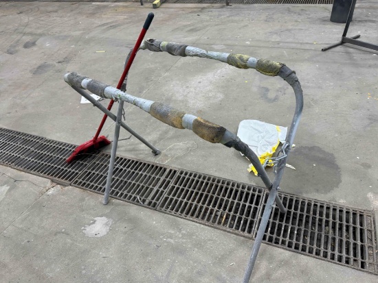 Stand & Broom
