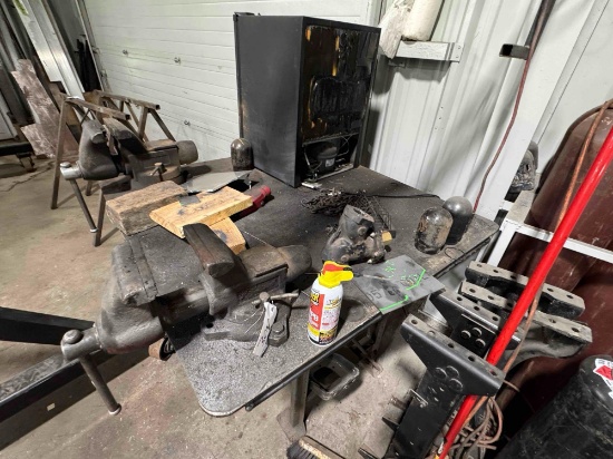 Work Bench w/ x2 Vices