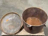 Cast Iron Pot With Lid