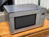 General Electric Co. Microwave Oven