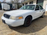 2002 Ford Crown Victoria POLICE Car, VIN # 2FAFP71W52X148883