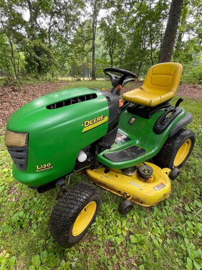 John Deere L120 Riding Lawn Mower