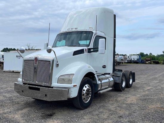 2017 Kenworth T880 Truck, VIN # 1XKZDP9X6HJ165470