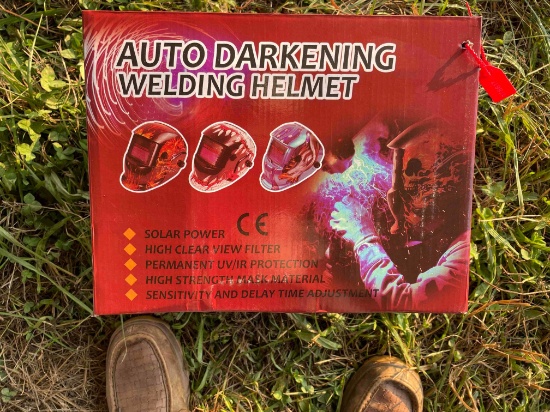 New Auto Darkening Welding Helmet