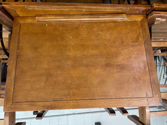 (25) Art Desks