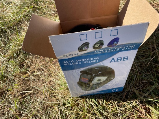 New/Unused Auto Darkening Welding Helmet