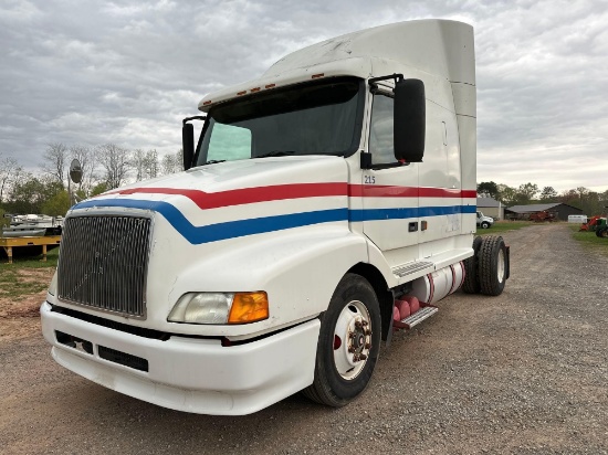 2000 Volvo VNL Truck, VIN # 4V4N21JF6YN250192