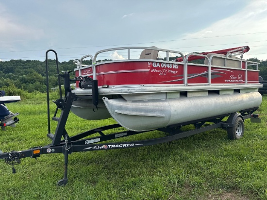 2017 Sun Tracker Bass Buggy 18 DLX Pontoon Boat