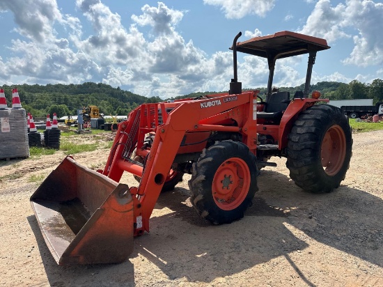 Kubota M5400 4x4 Tractor with Loader