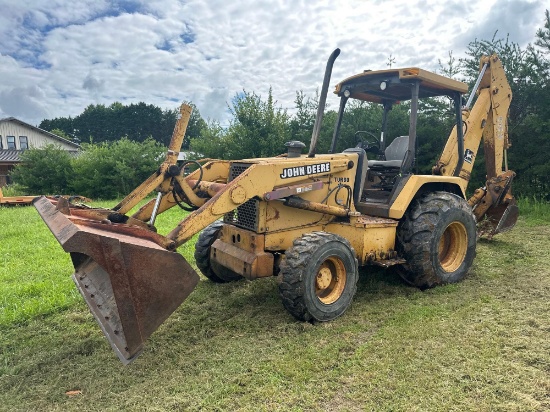 John Deere 410D Back Hoe